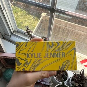 Kylie Cosmetics Calm before the storm palette